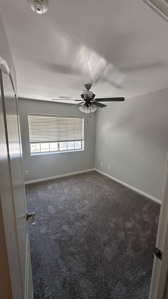 FEMALE ROOMATES FOR TOWNHOUSE