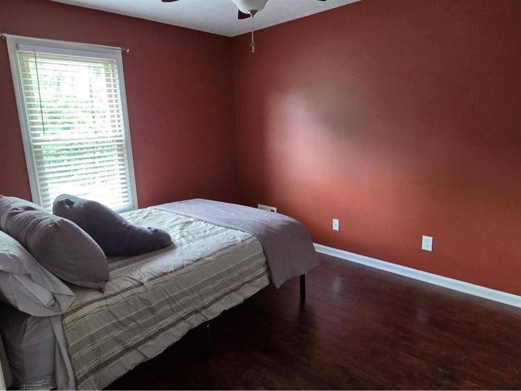 Room Available. 3bed/2 bath house