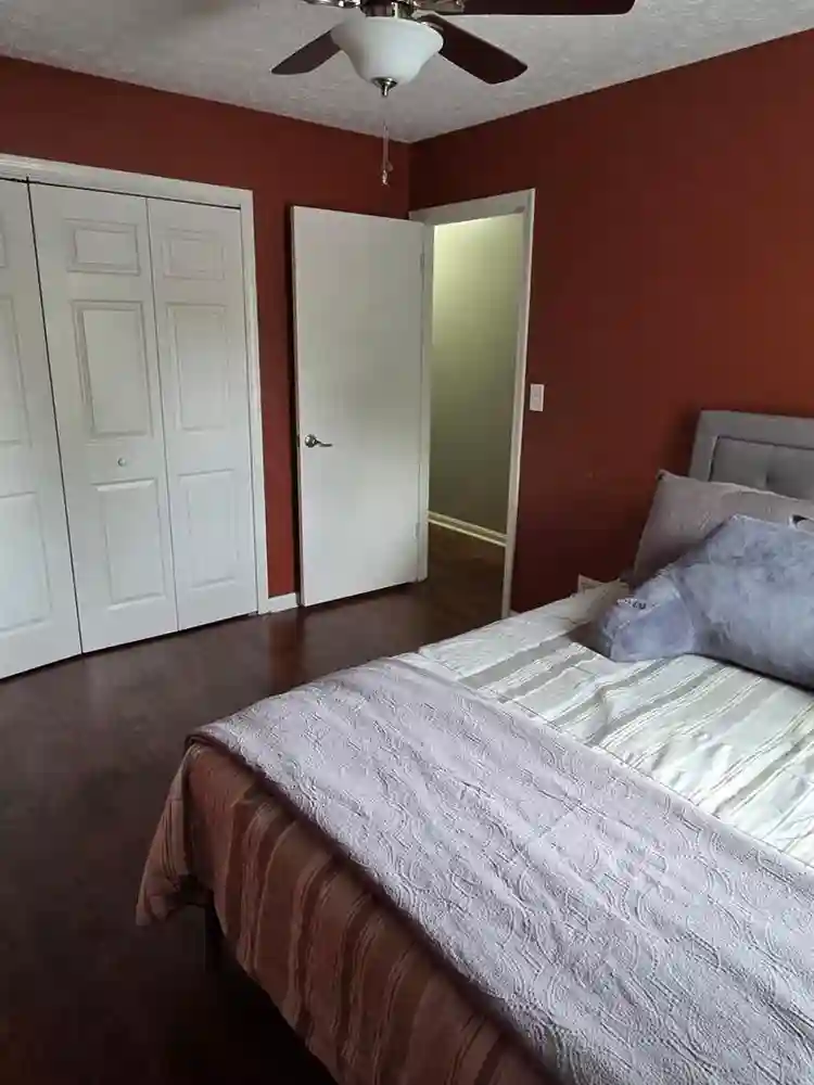 Room Available. 3bed/2 bath house