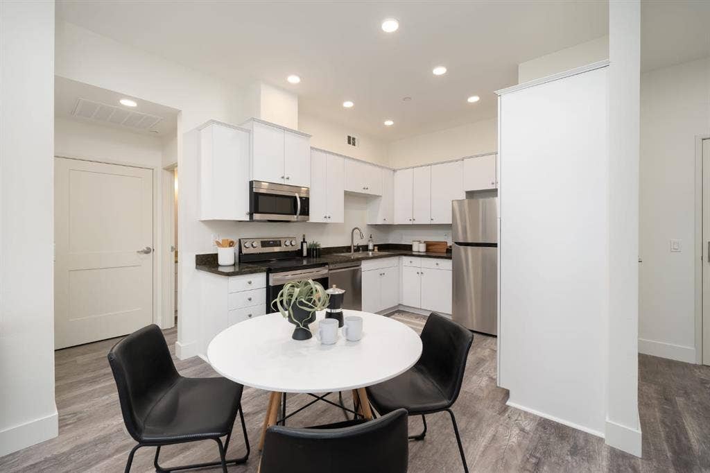 1-bedroom apartment lease takeover