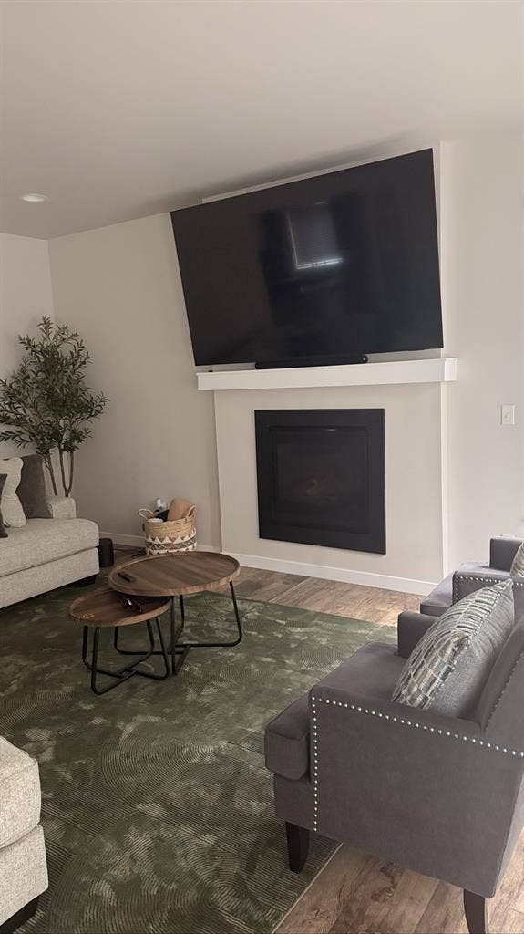 Female roommate needed