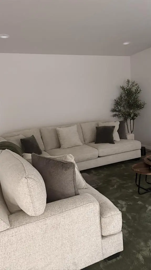 Female roommate needed