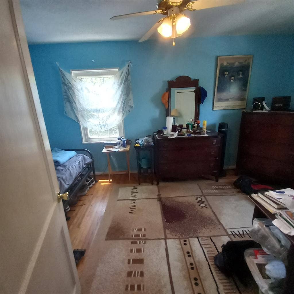Bright and Cozy Room available