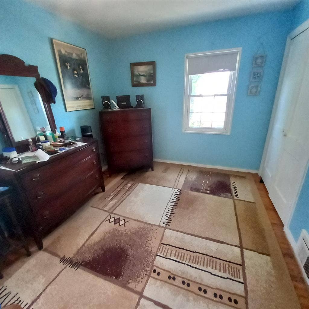 Bright and Cozy Room available