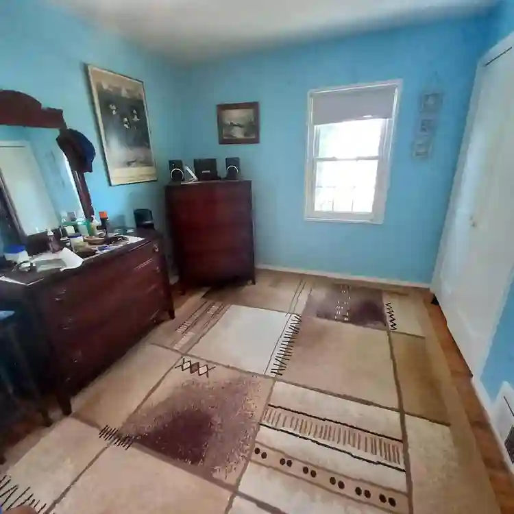 Bright and Cozy Room available
