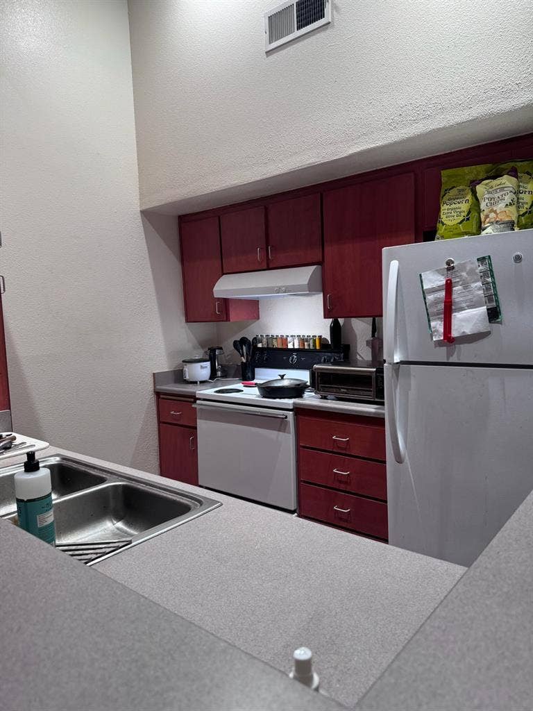 Room for rent in Little Italy