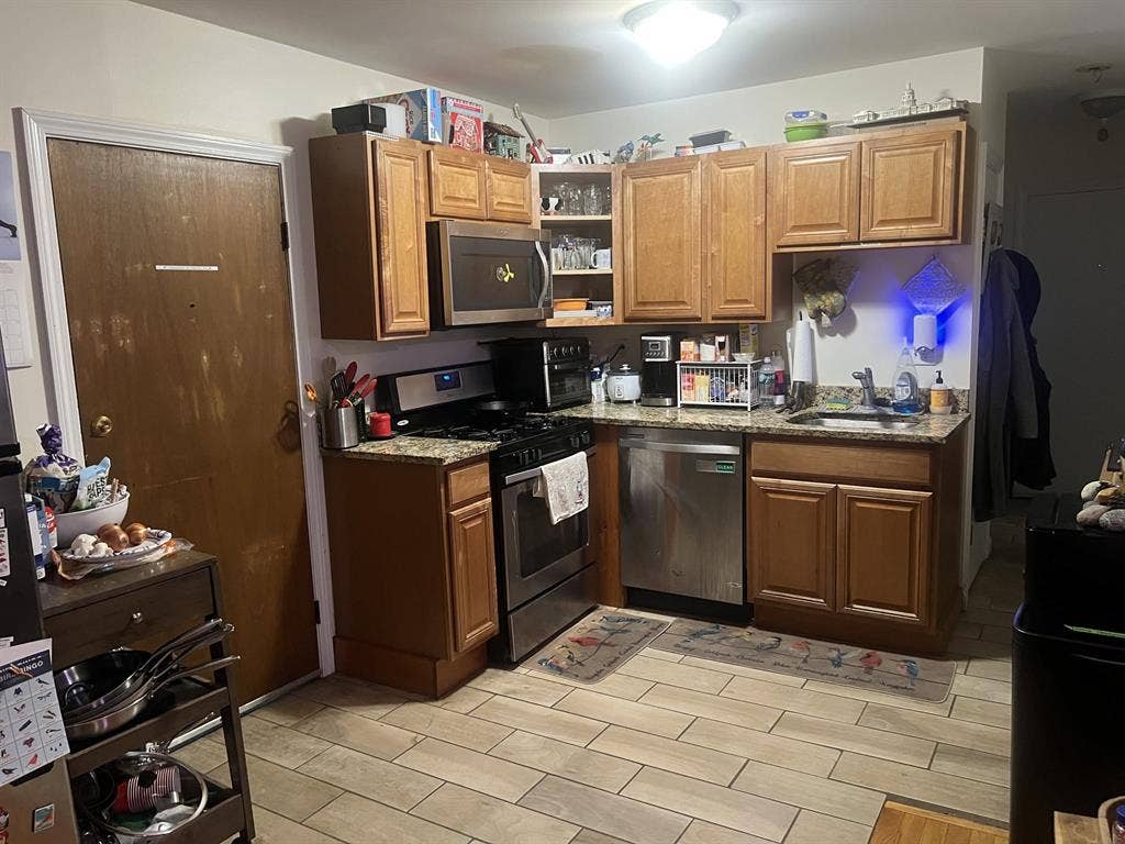 Davis Square apt available 9/1