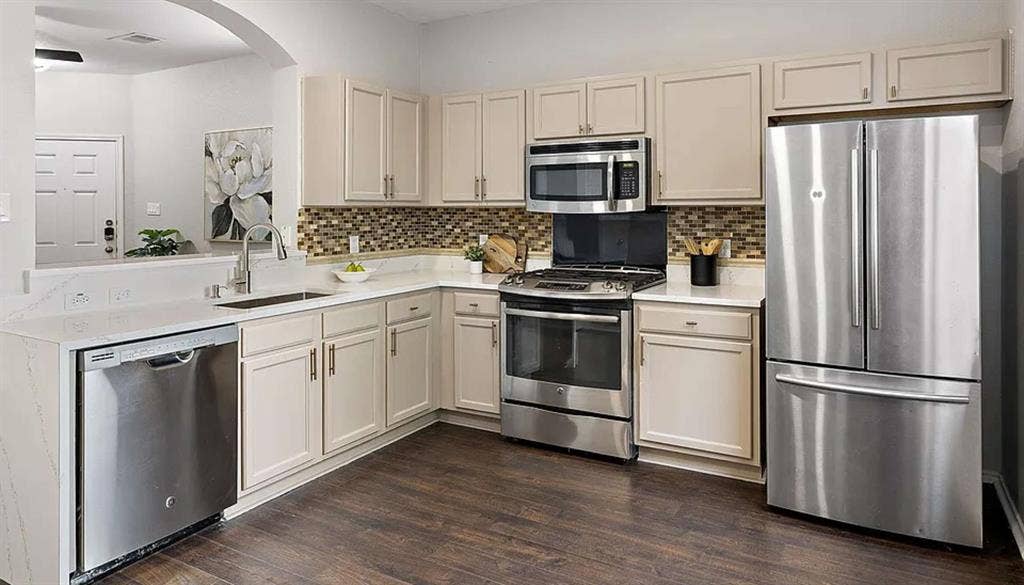 Room for rent in nice Condo, ABP
