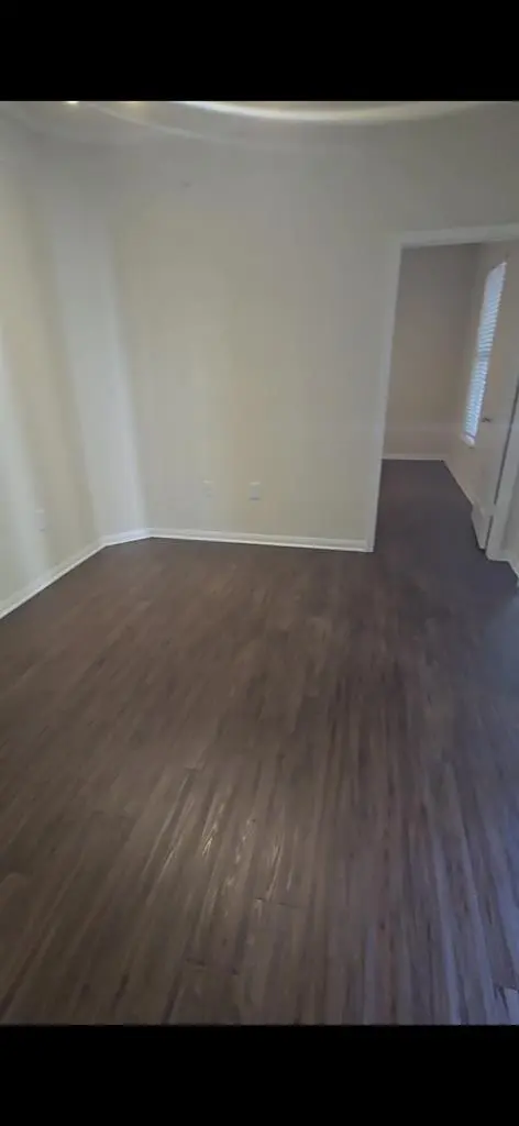 Need roommate for Single room