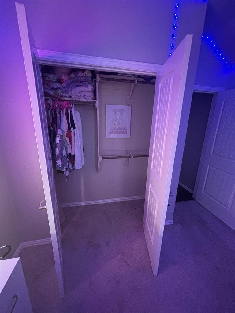 Room for rent and neighborhood pool