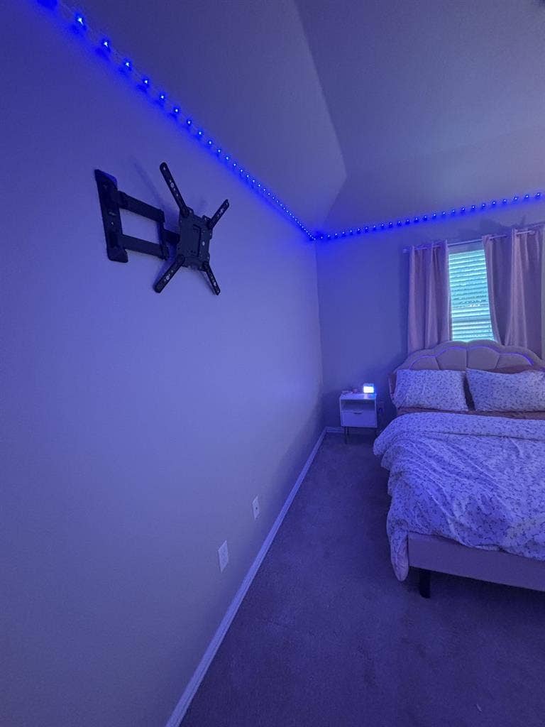 Room for rent and neighborhood pool