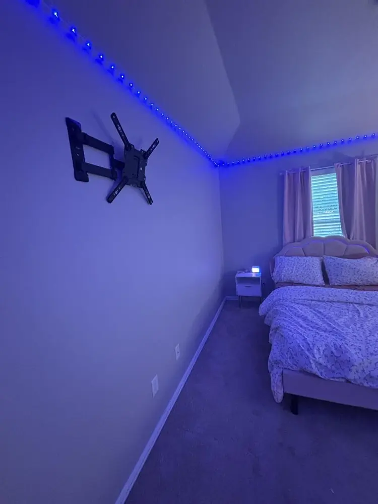 Room for rent and neighborhood pool