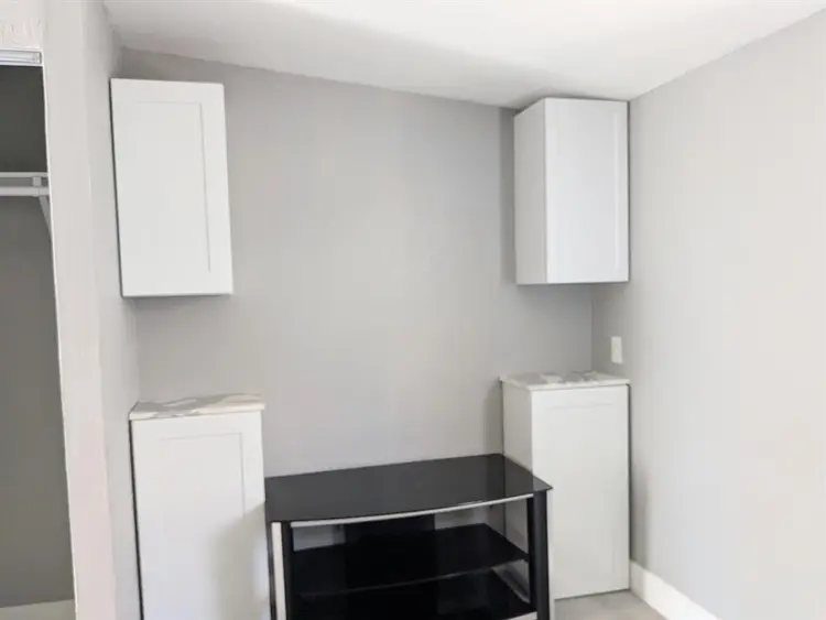 Room & Private entrance & bathroom
