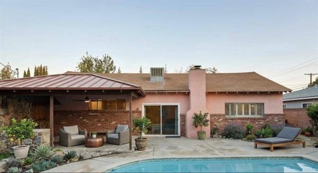 Room for rent in Northridge house
