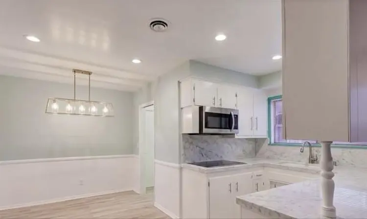 Room for rent in Northridge house