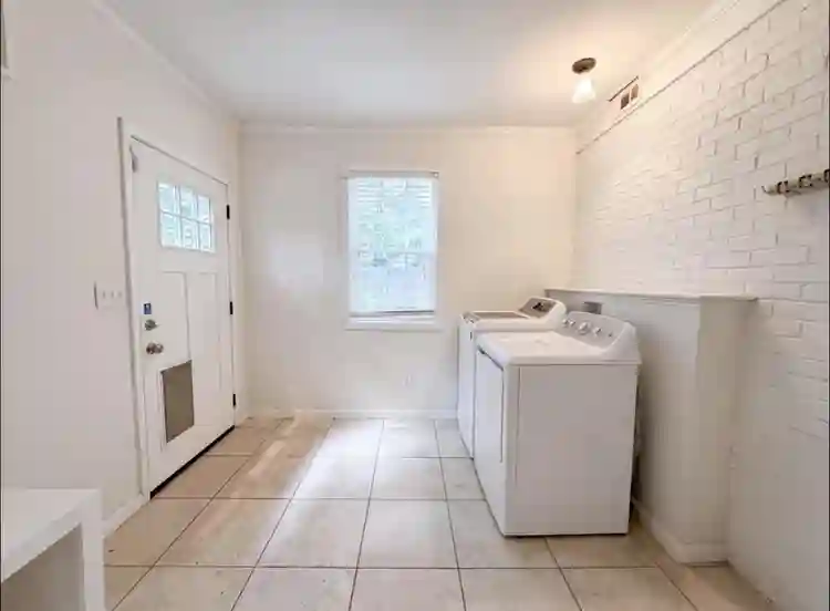 A 2 bedroom 1.5 bathroom house