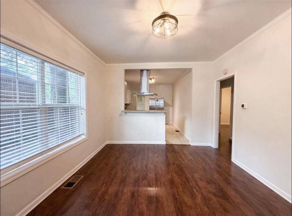 A 2 bedroom 1.5 bathroom house