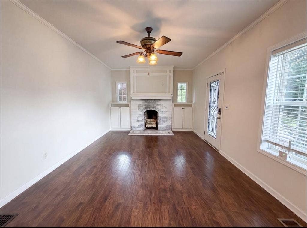 A 2 bedroom 1.5 bathroom house