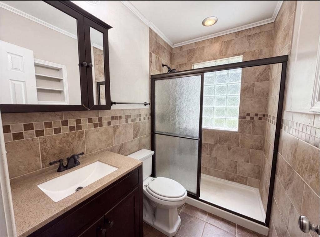 A 2 bedroom 1.5 bathroom house