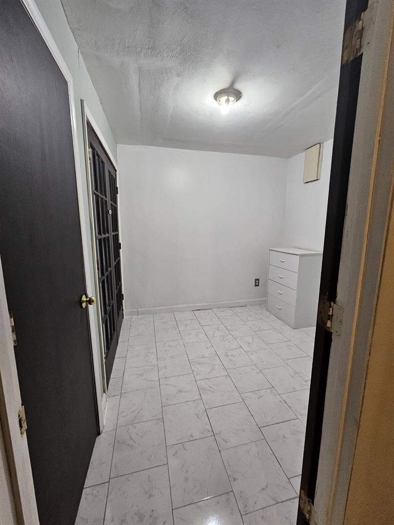 2 Lg Rooms personal full size frig