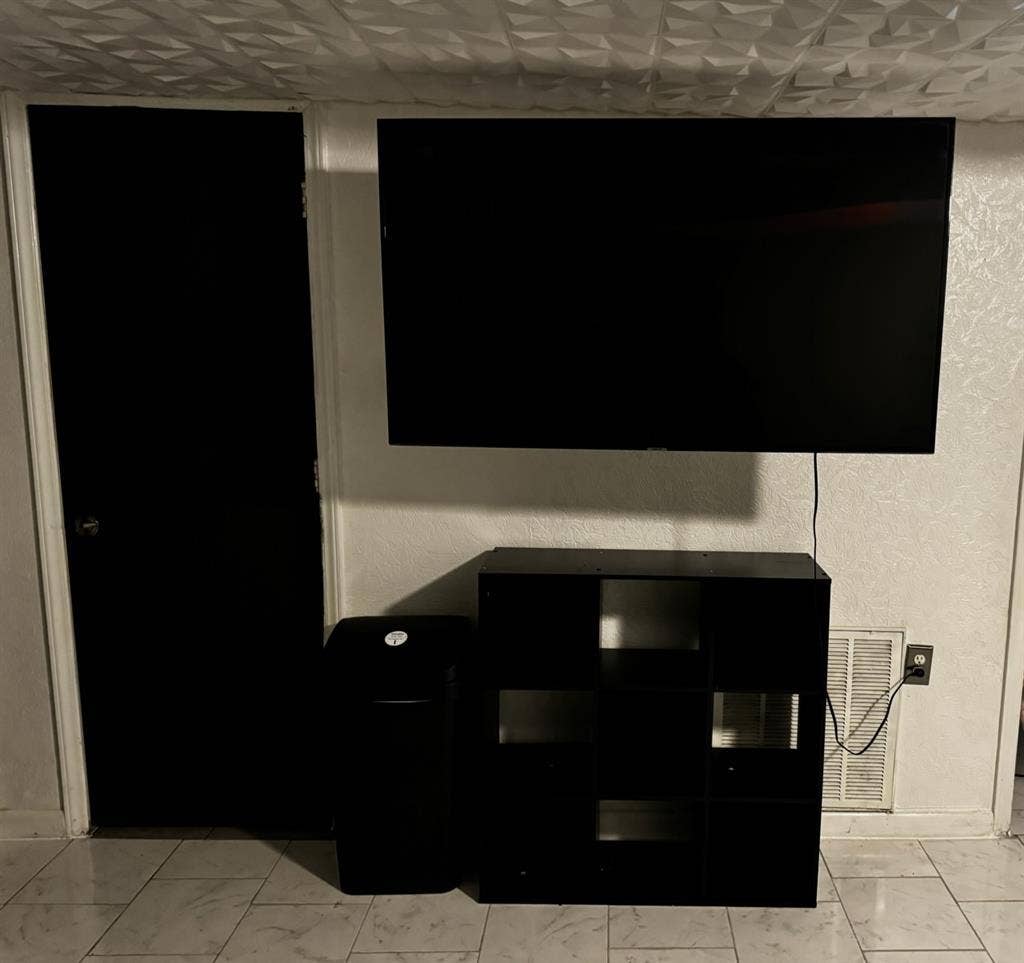 2 Lg Rooms personal full size frig