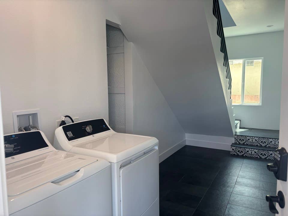 1 Furnished secured bedroom 196 sq