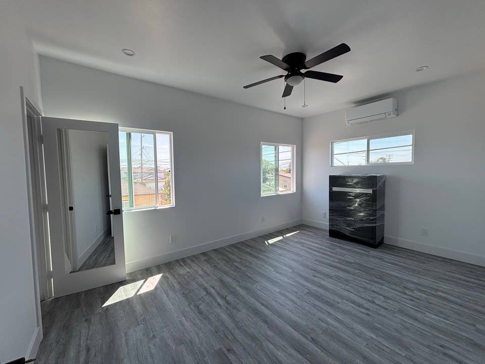 1 Furnished secured bedroom 196 sq