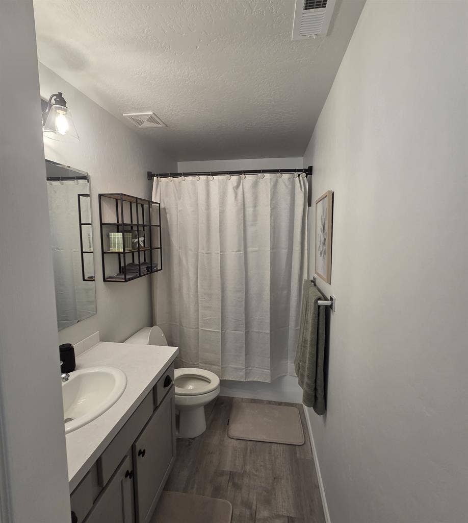 🏡 Fully Furnished Room for Rent