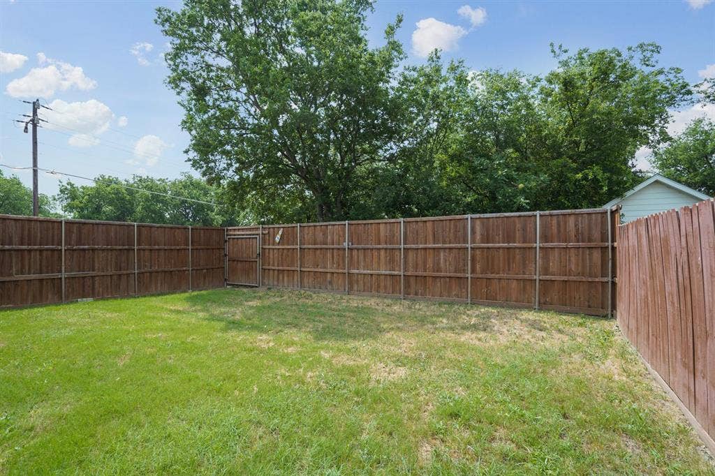 4 BR in Dallas