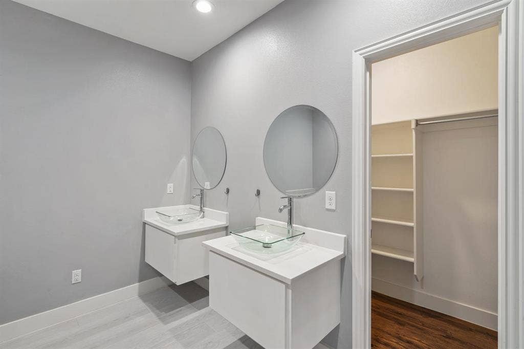 4 BR in Dallas