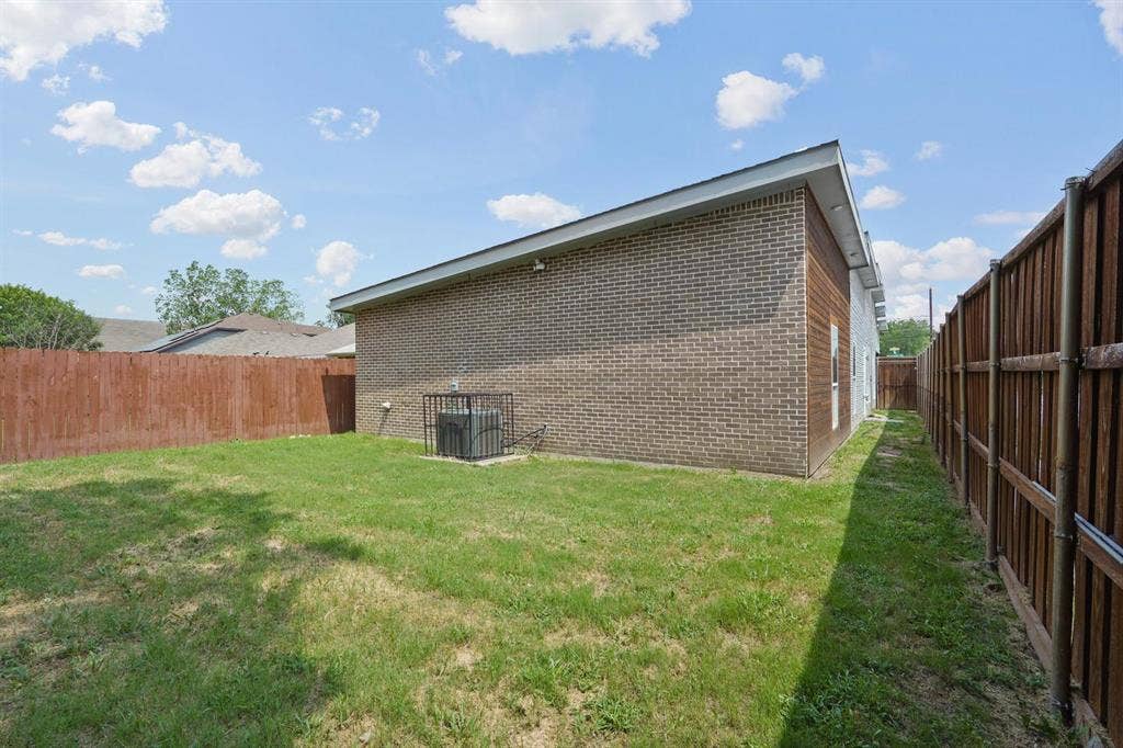 4 BR in Dallas
