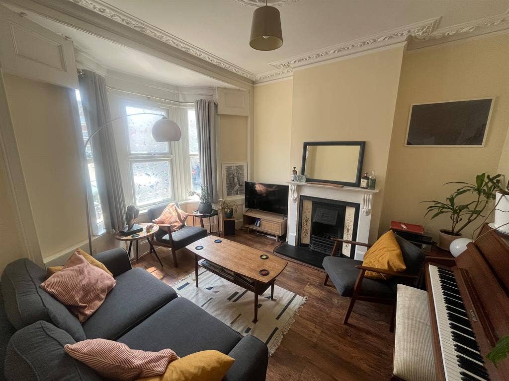 Large double room available