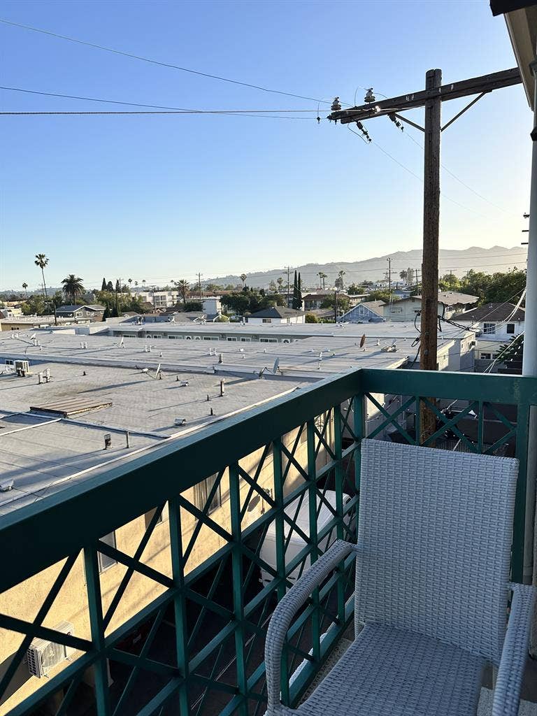 $475/wk | King Suite + Private Bath