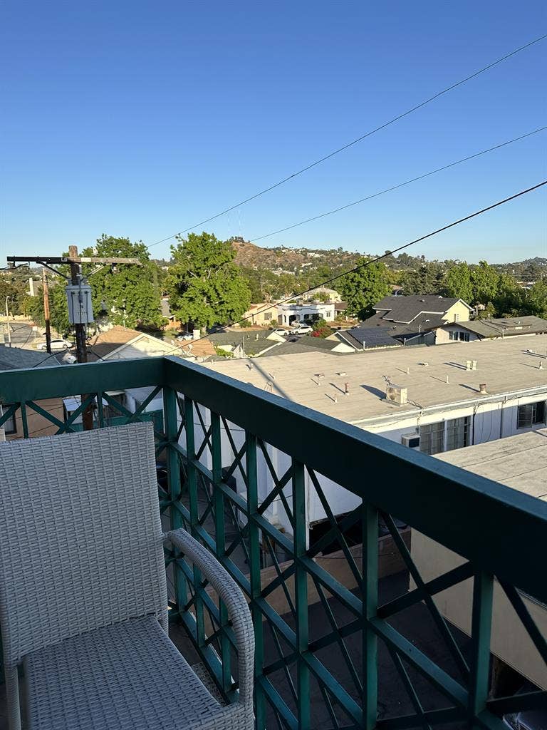 $475/wk | King Suite + Private Bath