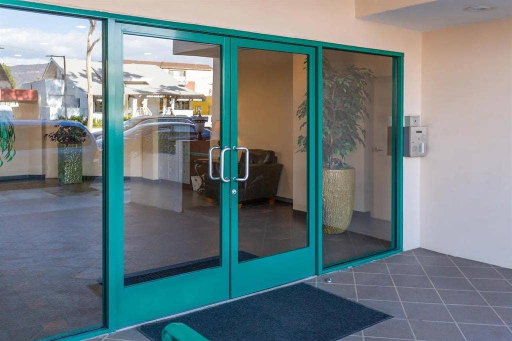 $475/wk | King Suite + Private Bath
