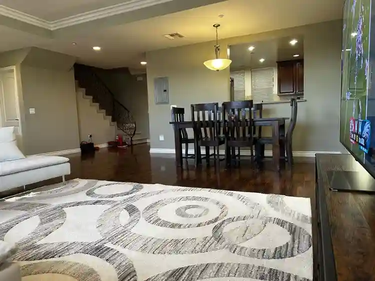 $475/wk | King Suite + Private Bath