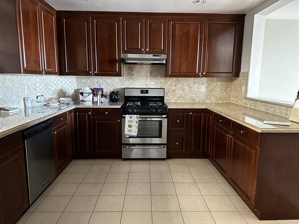 $475/wk | King Suite + Private Bath