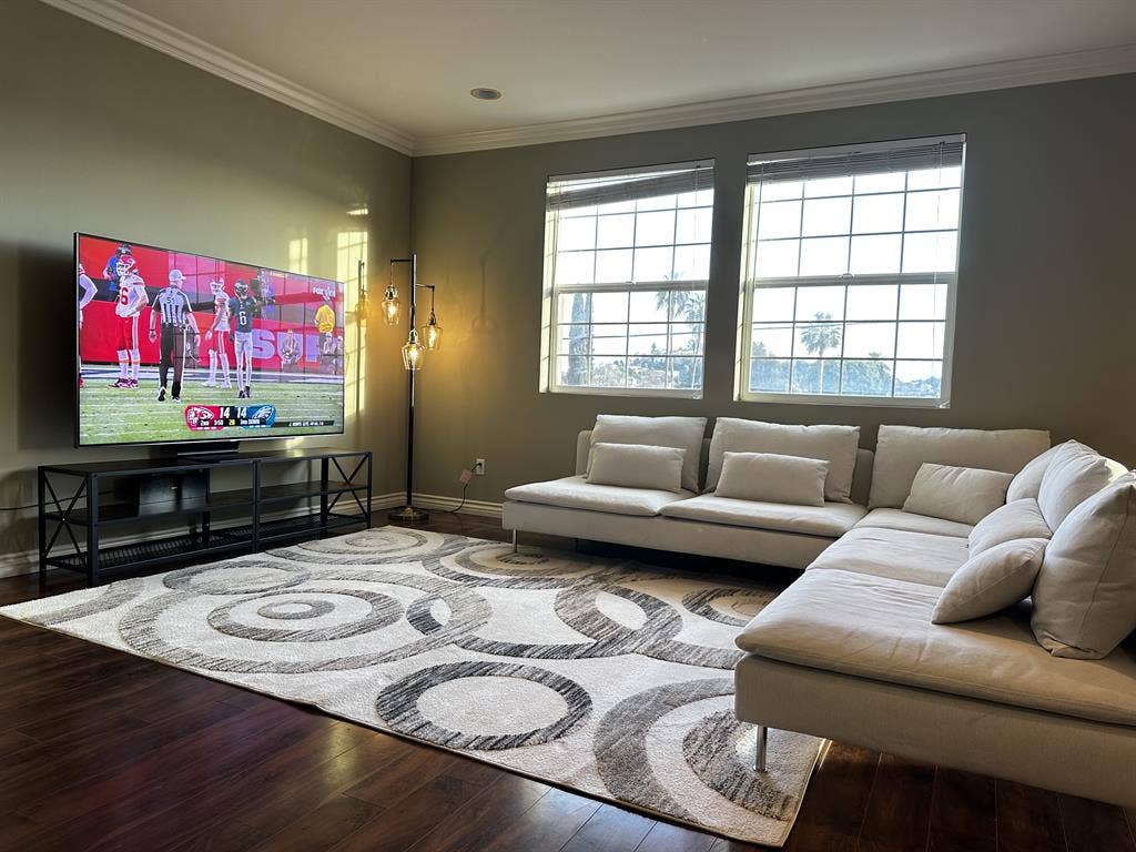 $475/wk | King Suite + Private Bath