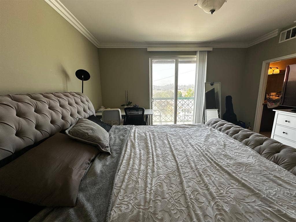 $475/wk | King Suite + Private Bath