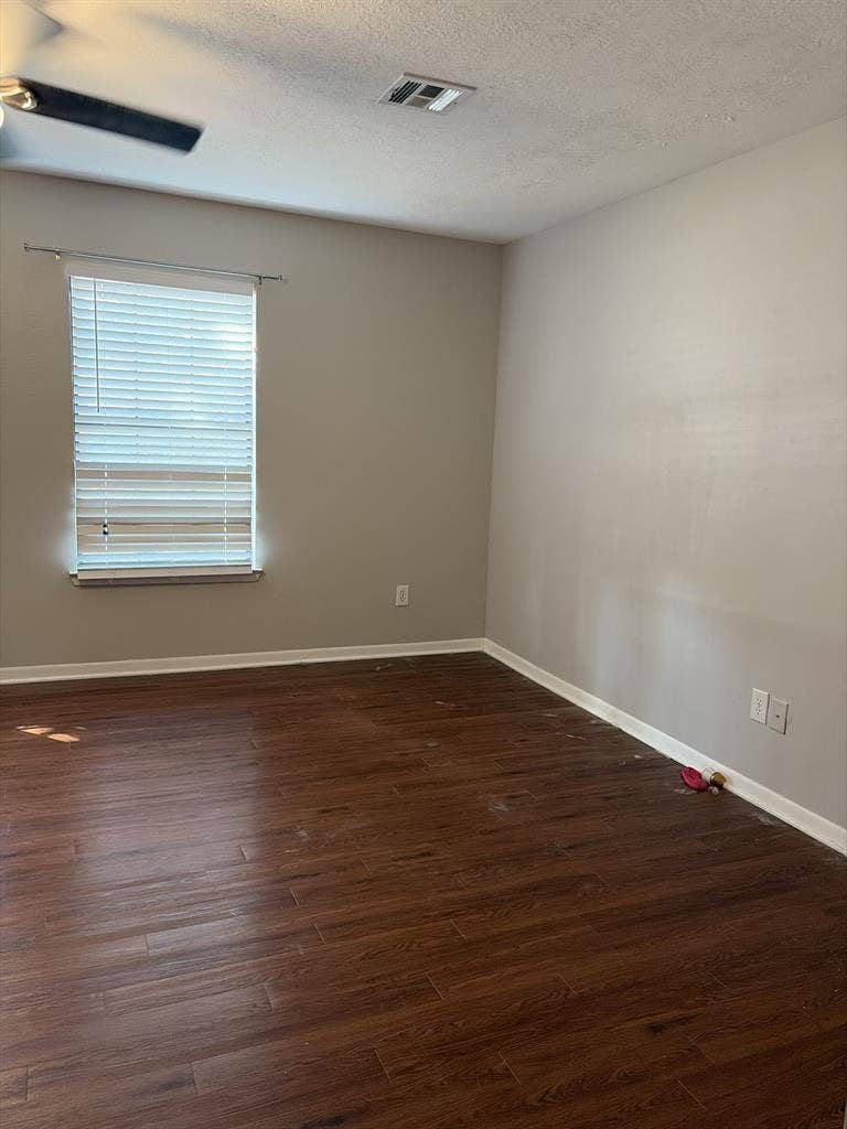 🚨URGENT🚨 FEMALE ROOMMATE NEEDED