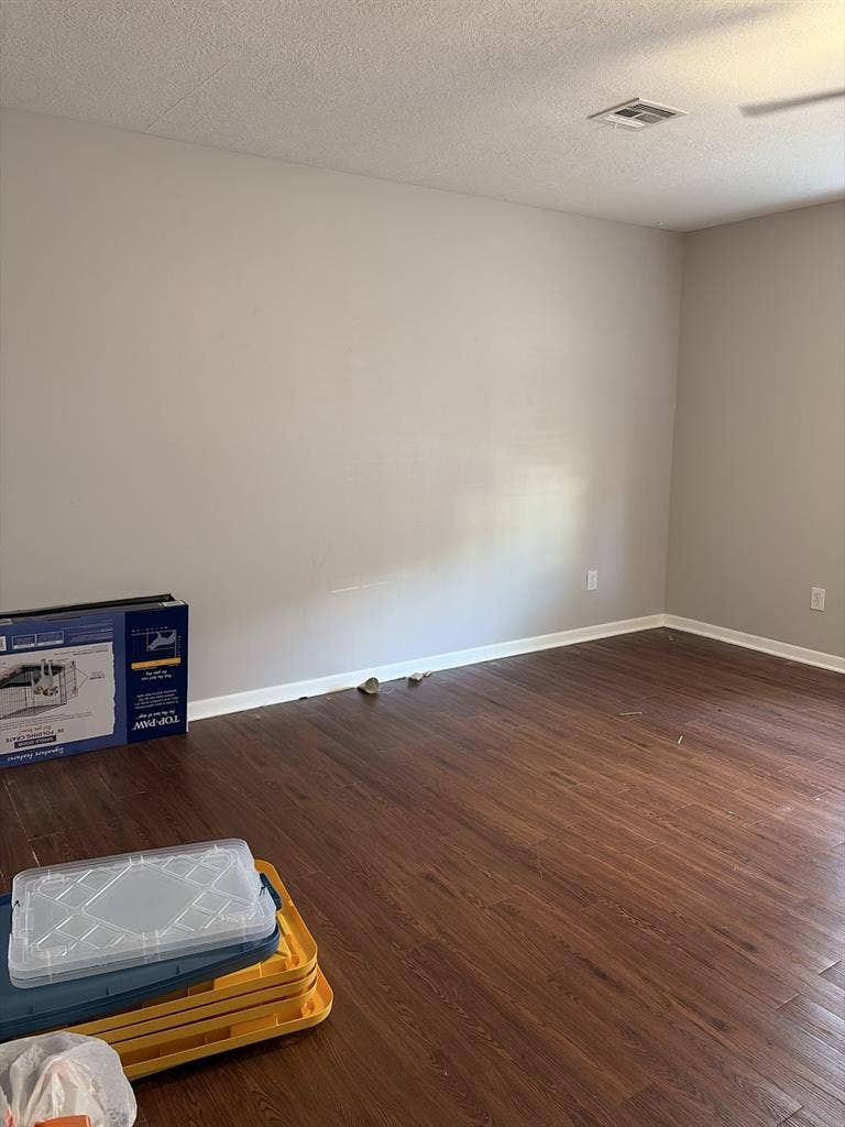 🚨URGENT🚨 FEMALE ROOMMATE NEEDED