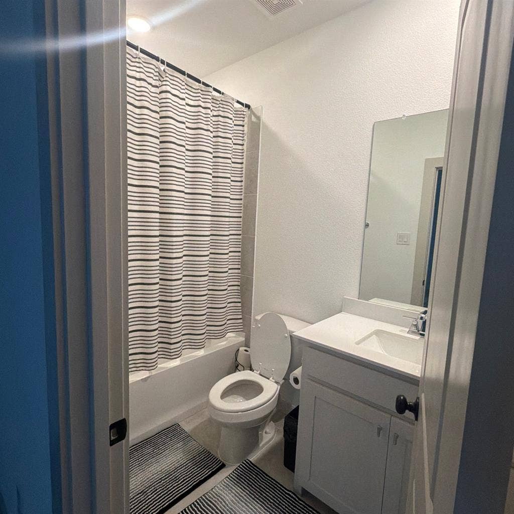 Two bedroom two bathroom for 2000