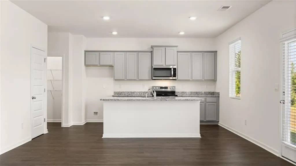 4 BR in Locust Grove