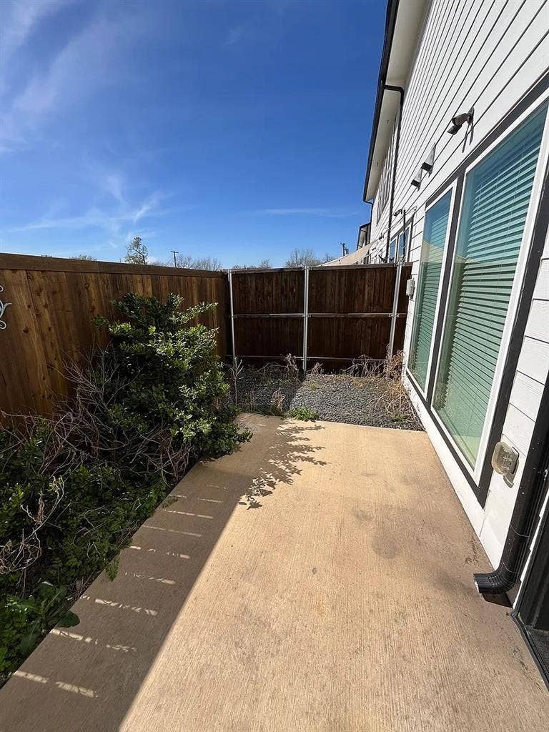 2 BR in Dallas