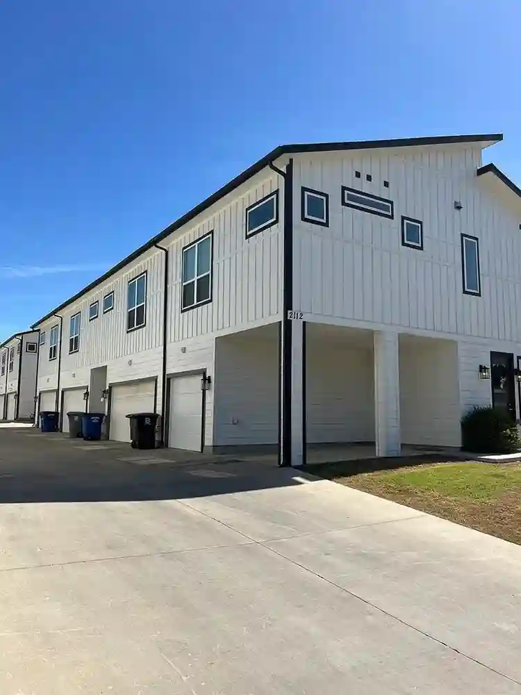 2 BR in Dallas