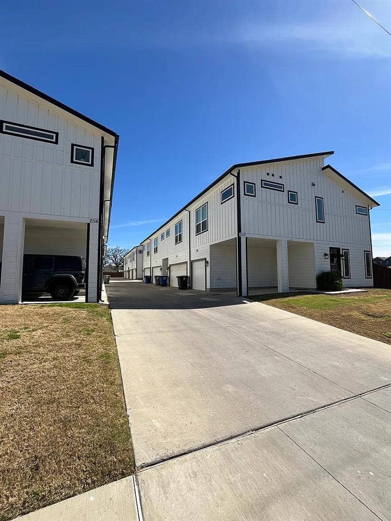2 BR in Dallas