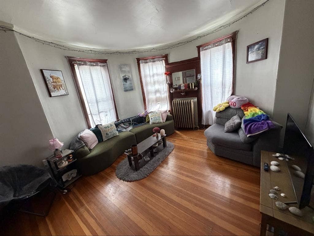 New Listing $925