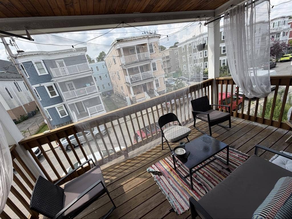 New Listing $925