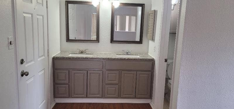 2 BR in Dallas