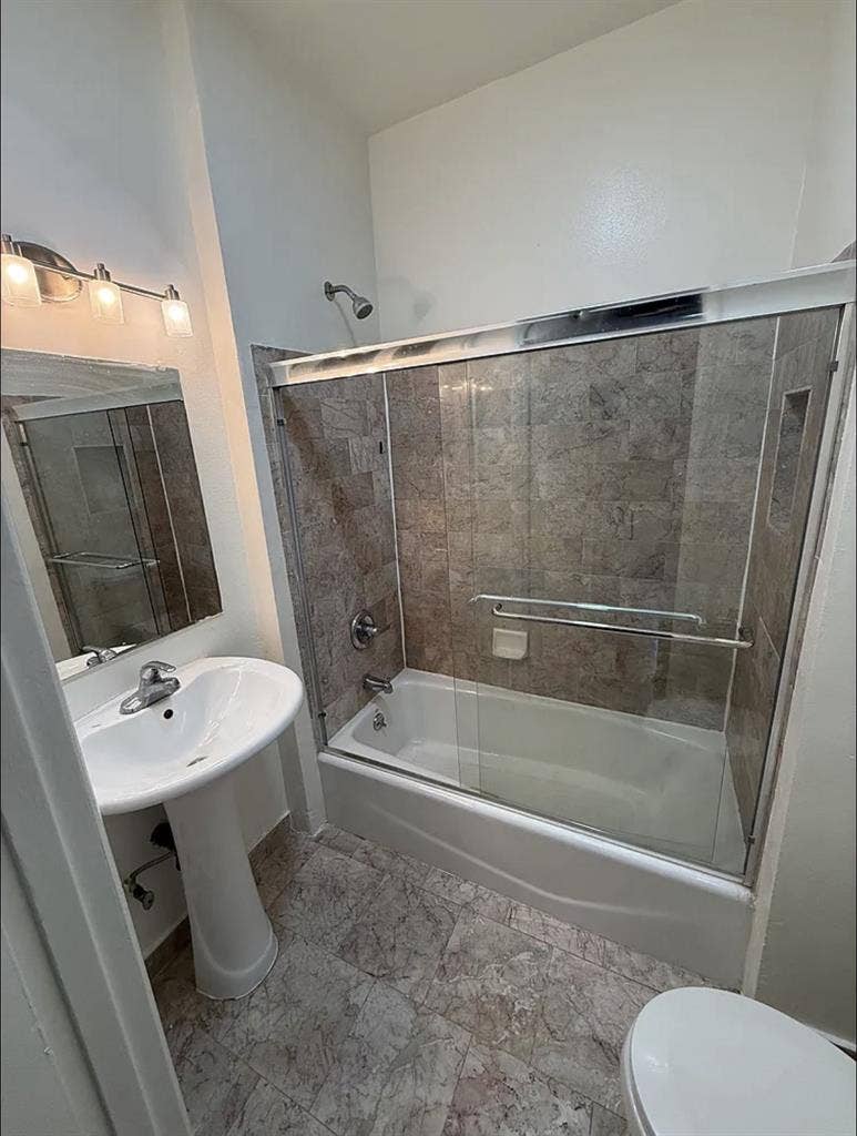 A spacious 1 bedroom 1 bathroom